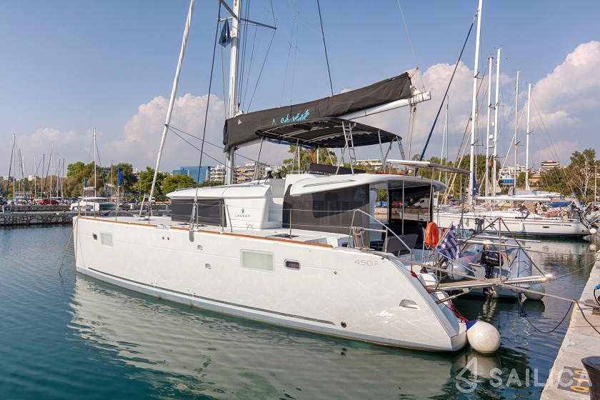Lagoon 450  Flybridge - Yacht Charter Sailica