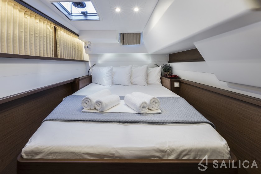 Lagoon 450  Flybridge - Yacht Charter Sailica