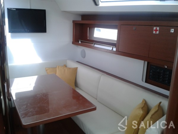 Oceanis 41 - Yacht Charter Sailica