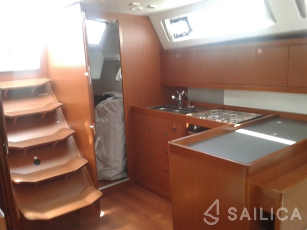 Oceanis 41 - Yacht Charter Sailica