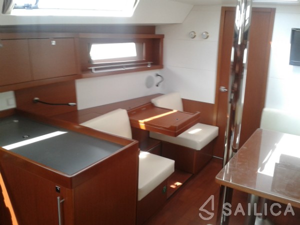 Oceanis 41 - Yacht Charter Sailica