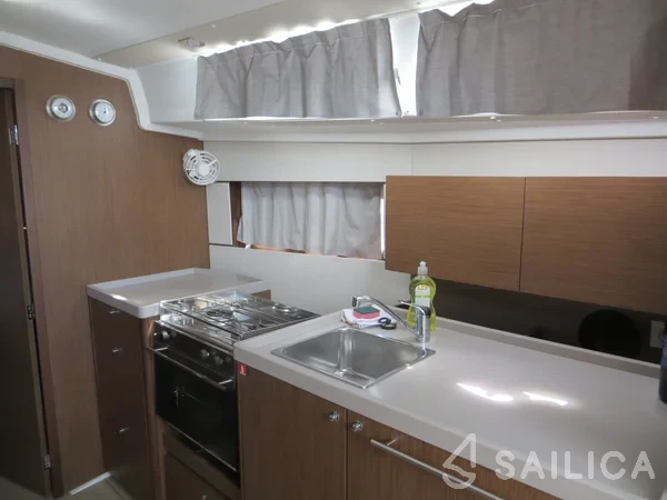 Oceanis 38.1 - Yacht Charter Sailica