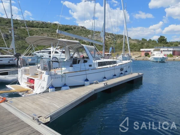 Oceanis 38.1 - Yacht Charter Sailica