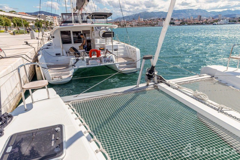 Lagoon 40 - Yacht Charter Sailica