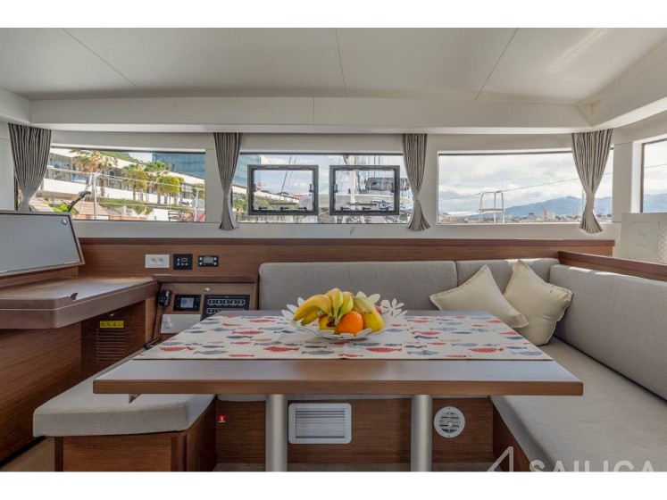 Lagoon 40 - Yacht Charter Sailica