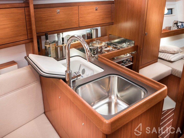 Bavaria Cruiser 34 Style - Yacht Charter Sailica