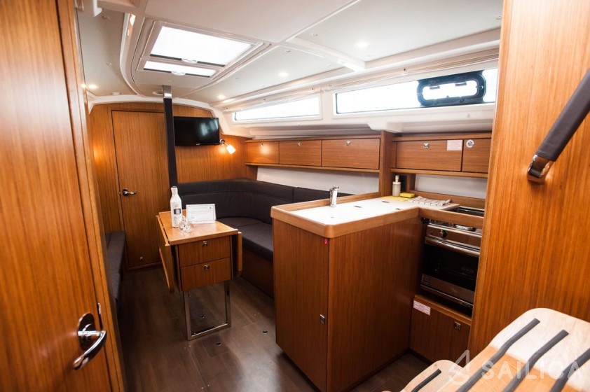 Bavaria Cruiser 34 Style - Yacht Charter Sailica