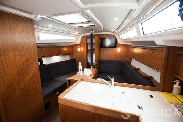 Bavaria Cruiser 34 Style - Yacht Charter Sailica