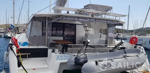 Astréa 42 - Yacht Charter Sailica