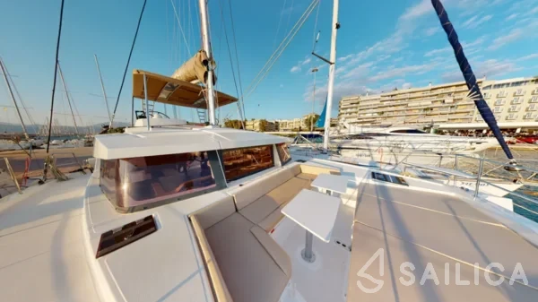 Bali 4.1 - Yacht Charter Sailica
