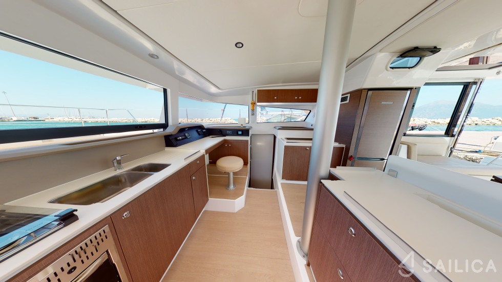 Bali 4.1 - Yacht Charter Sailica