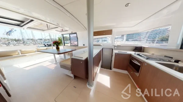 Bali 4.1 - Yacht Charter Sailica