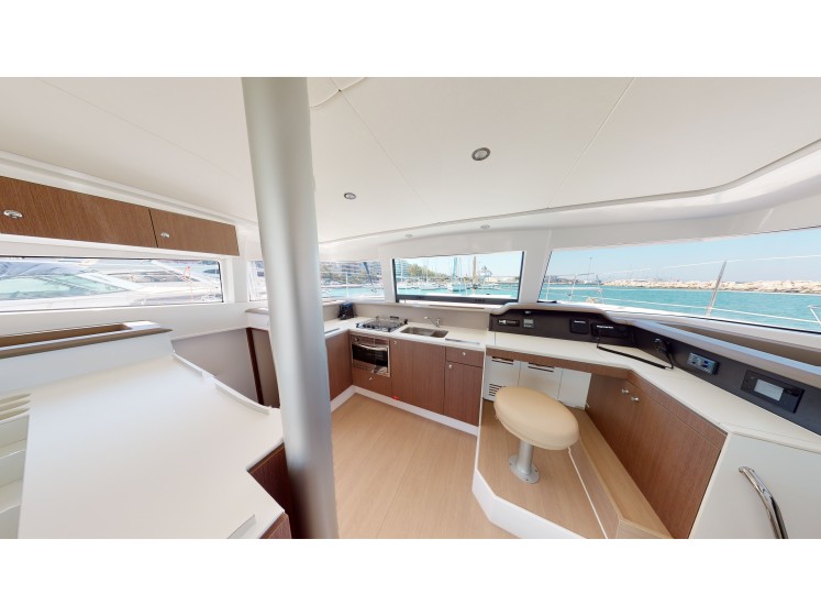 Bali 4.1 - Yacht Charter Sailica