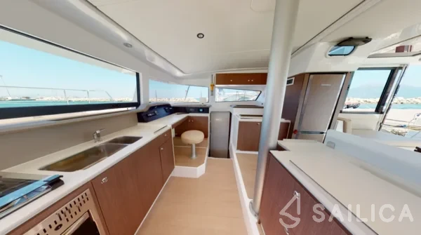 Bali 4.1 - Yacht Charter Sailica