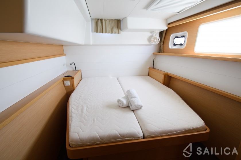 Lagoon 450  Flybridge - Yacht Charter Sailica