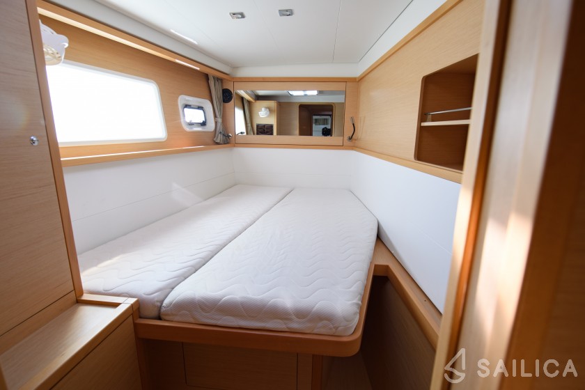 Lagoon 450  Flybridge - Yacht Charter Sailica