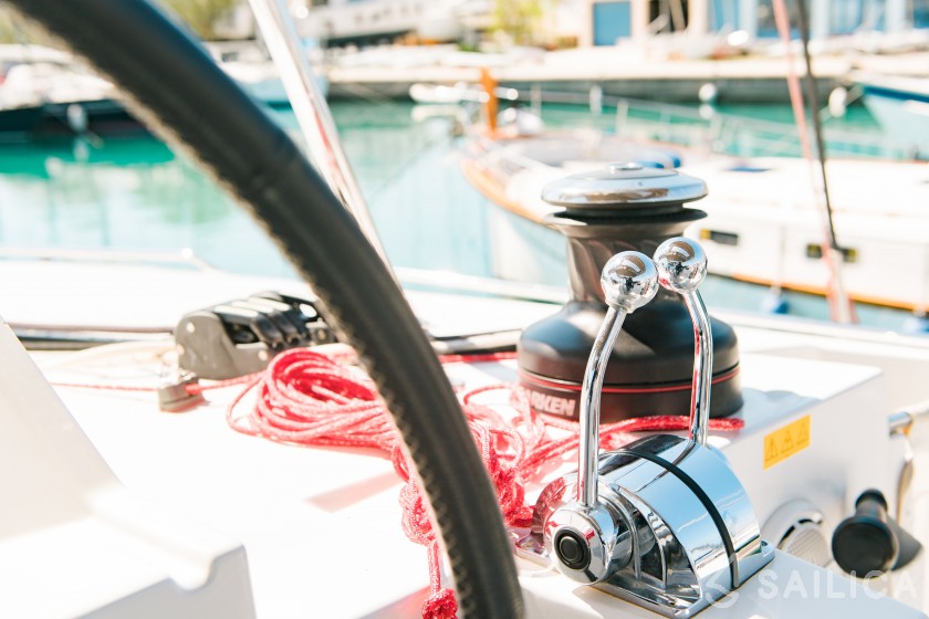 Lagoon 450  Flybridge - Yacht Charter Sailica