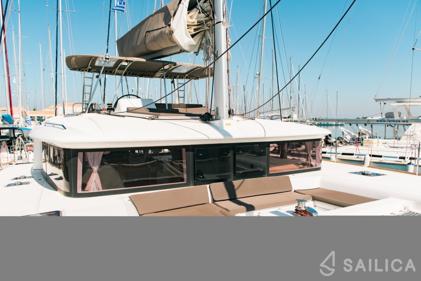 Lagoon 450  Flybridge - Yacht Charter Sailica