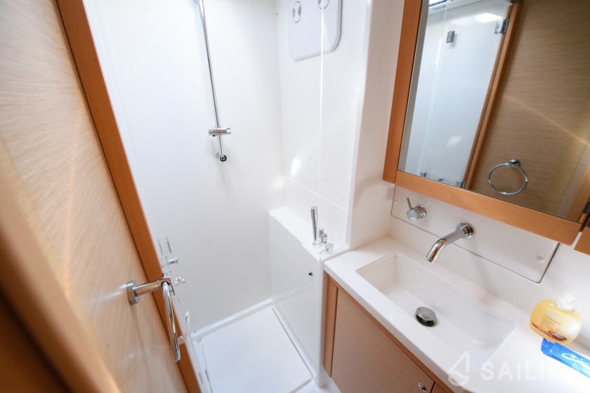 Lagoon 450  Flybridge - Yacht Charter Sailica