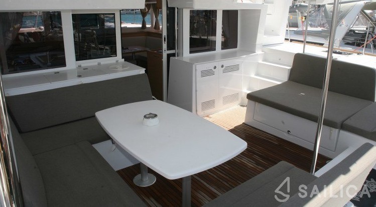 Lagoon 450  Flybridge - Yacht Charter Sailica