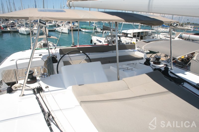 Lagoon 450  Flybridge - Yacht Charter Sailica