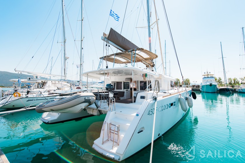 Lagoon 450  Flybridge - Yacht Charter Sailica