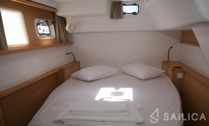 Lagoon 450  Flybridge - Yacht Charter Sailica