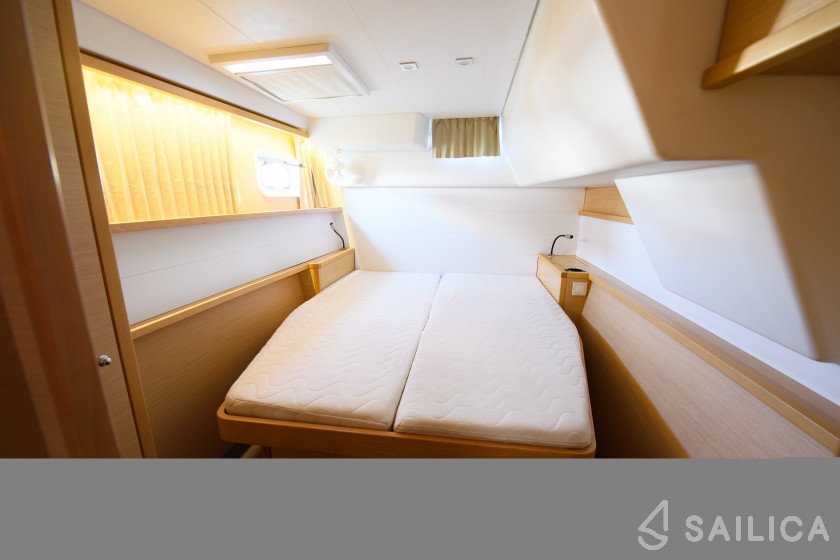 Lagoon 450  Flybridge - Yacht Charter Sailica