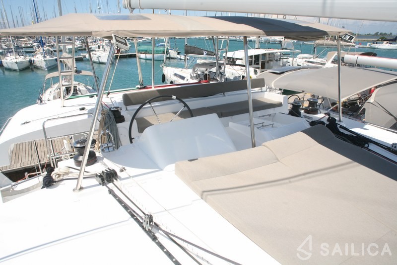 Lagoon 450  Flybridge - Yacht Charter Sailica