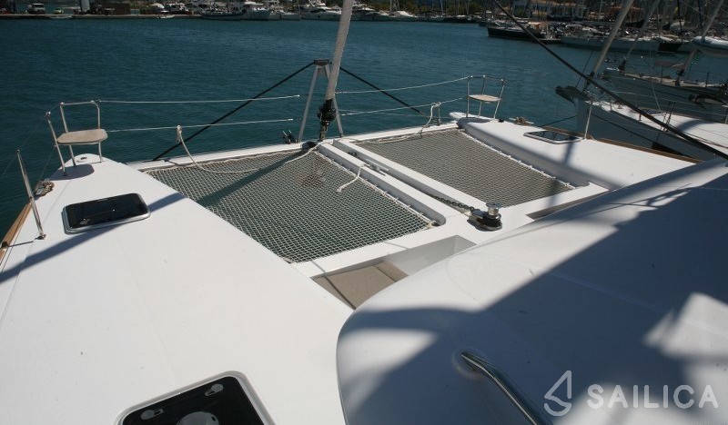 Lagoon 450  Flybridge - Yacht Charter Sailica