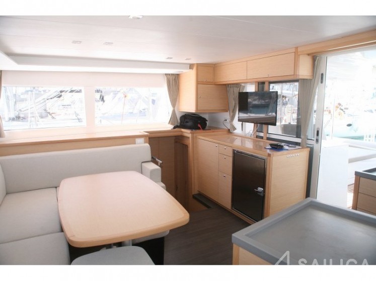 Lagoon 450  Flybridge - Yacht Charter Sailica