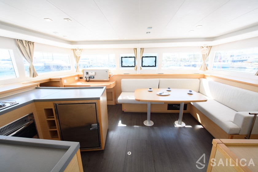 Lagoon 450  Flybridge - Yacht Charter Sailica