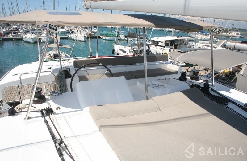 Lagoon 450  Flybridge - Yacht Charter Sailica