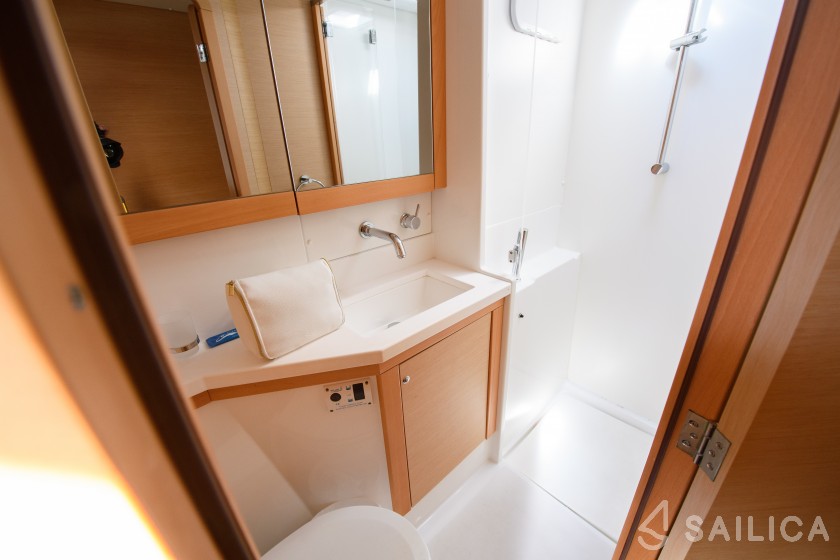 Lagoon 450  Flybridge - Yacht Charter Sailica