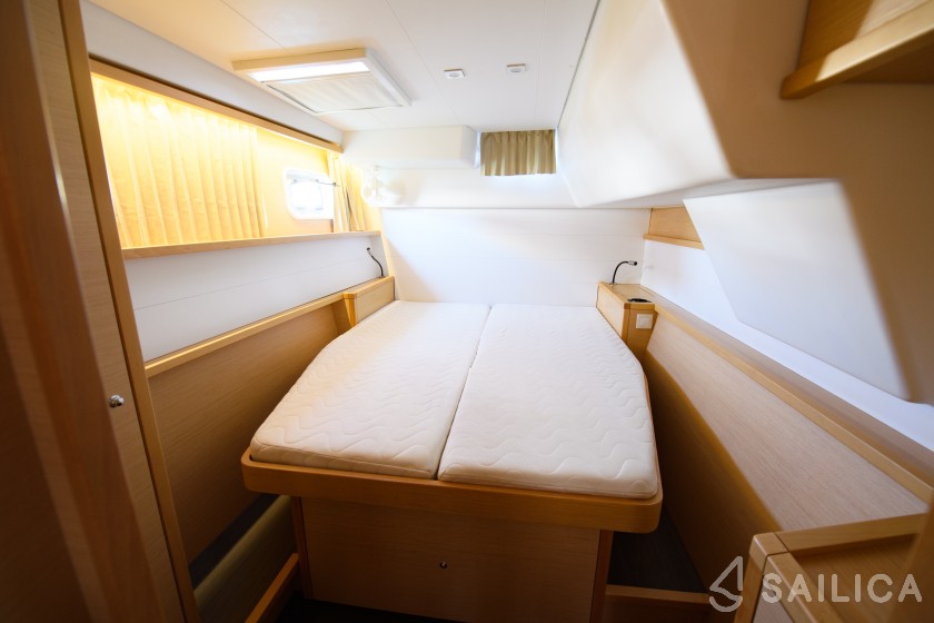 Lagoon 450  Flybridge - Yacht Charter Sailica