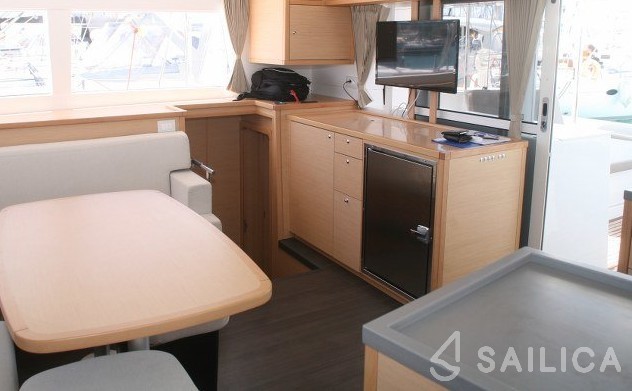 Lagoon 450  Flybridge - Yacht Charter Sailica