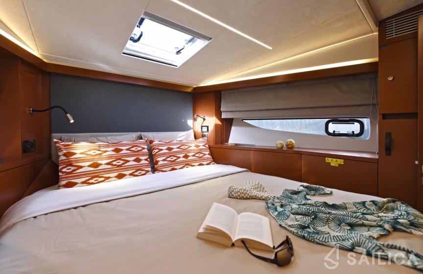 Prestige 42 Fly - Yacht Charter Sailica