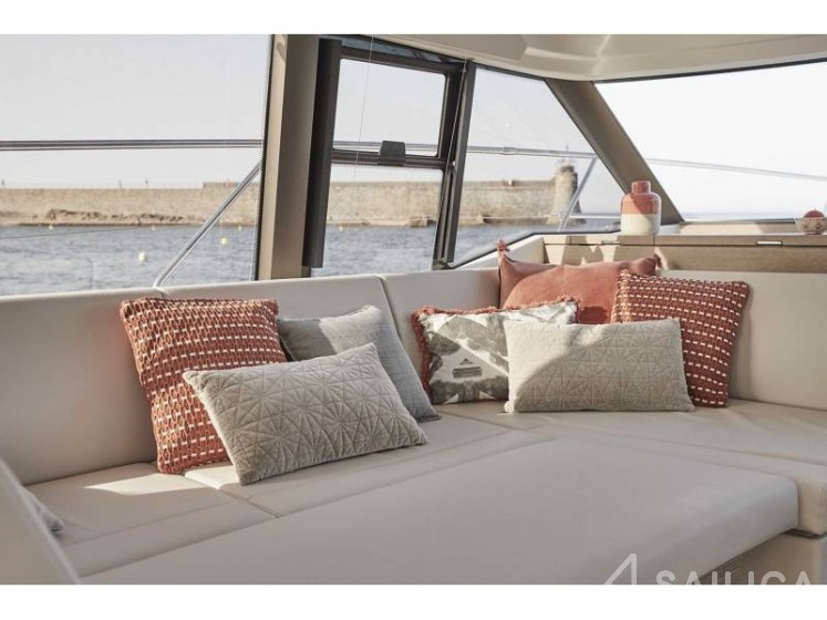 Prestige 42 Fly - Yacht Charter Sailica