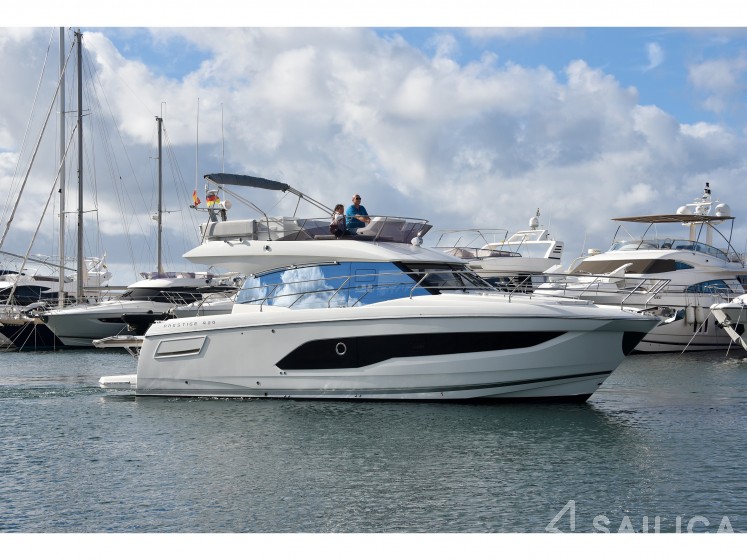 Prestige 42 Fly - Yacht Charter Sailica