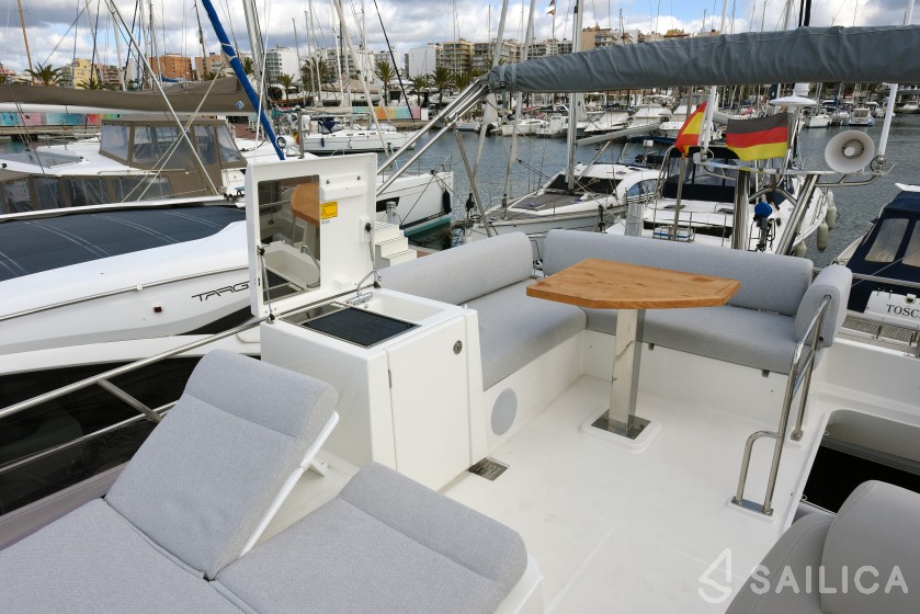 Prestige 42 Fly - Yacht Charter Sailica