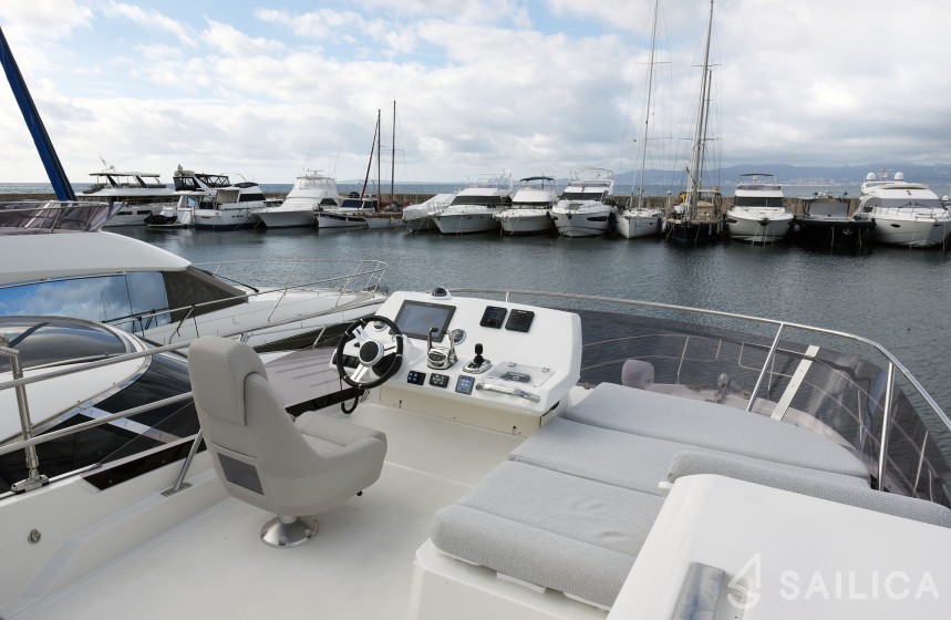 Prestige 42 Fly - Yacht Charter Sailica
