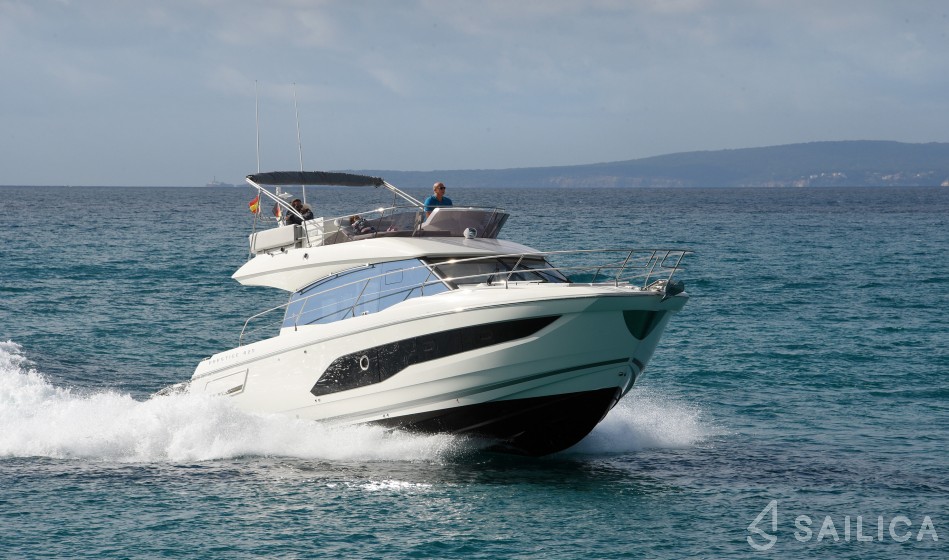 Prestige 42 Fly - Yacht Charter Sailica
