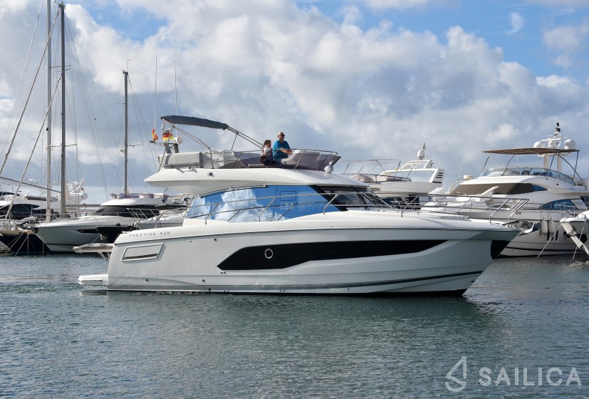 Prestige 42 Fly - Yacht Charter Sailica