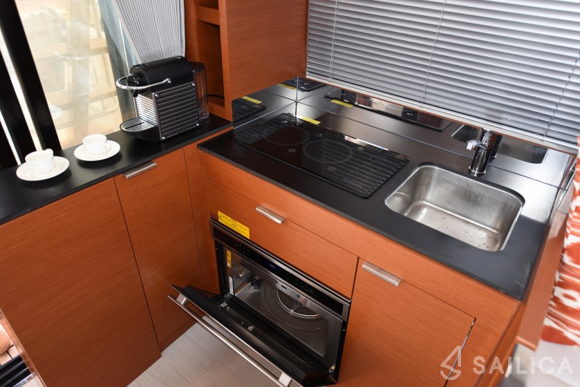 Prestige 42 Fly - Yacht Charter Sailica