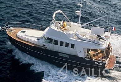 Swift Trawler 35 - Yacht Charter Sailica