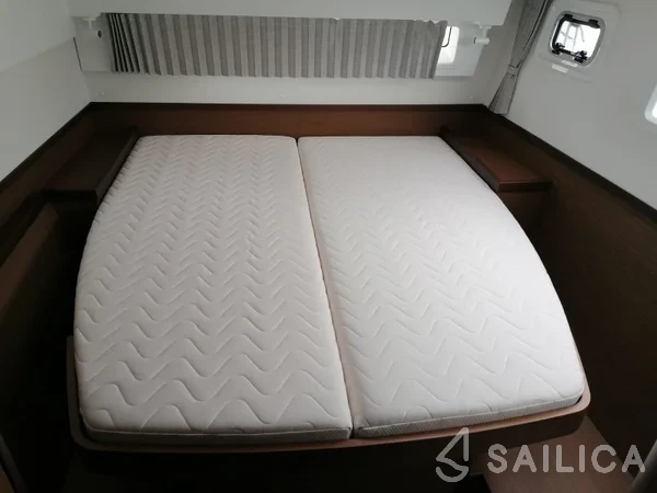 Lagoon 42 - Yacht Charter Sailica