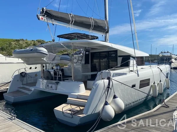 Lagoon 42 - Yacht Charter Sailica