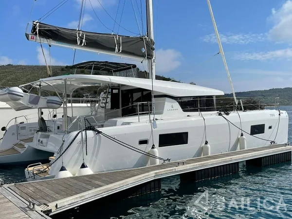 Lagoon 42 - Yacht Charter Sailica