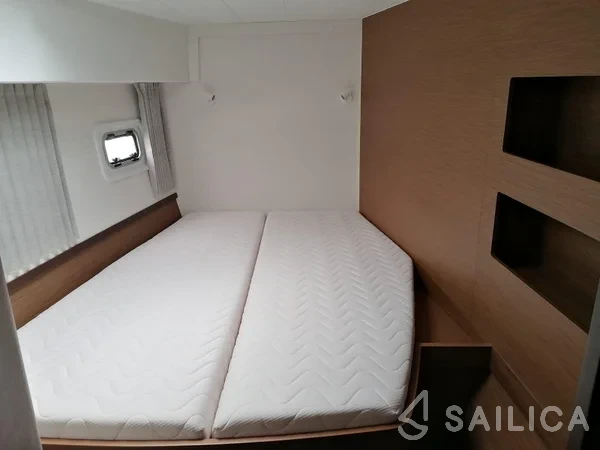 Lagoon 42 - Yacht Charter Sailica