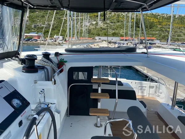 Lagoon 42 - Yacht Charter Sailica